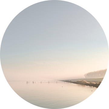 IJsselmeer achter de dijk.