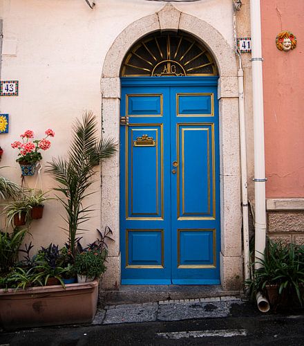 Blaue Haustür Taormina (Sizilien)