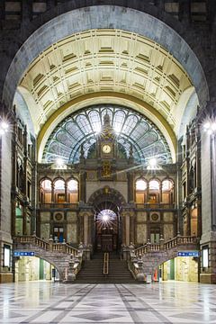 Station van Antwerpen  by Dexter Reijsmeijer