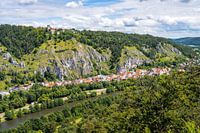 Burg Randeck über dem Ort Essing im Altmühltal
