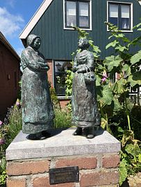 Beeld vissersvrouwen van tania mol