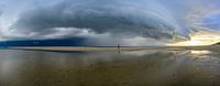 Zonsopgang op het strand van Texel met een stormwolk boven de Waddenzee van Sjoerd van der Wal Fotografie thumbnail