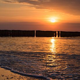Coucher de soleil sur la plage de la mer Baltique sur Urlaubswelt