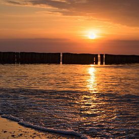 Sunset on the Baltic Sea beach by Urlaubswelt