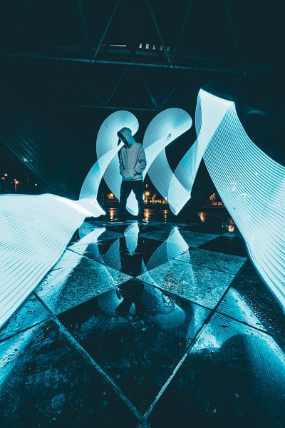 L'homme entouré de rayons lumineux par Martijn Van Weeghel