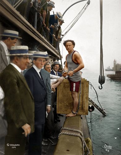 1914, Harry Houdini, Escape Act, Battery Park New York by Colourful History