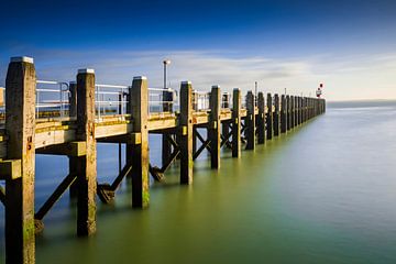 pier bij de haven van Vlissingen langs de Zeeuwse kust van gaps photography