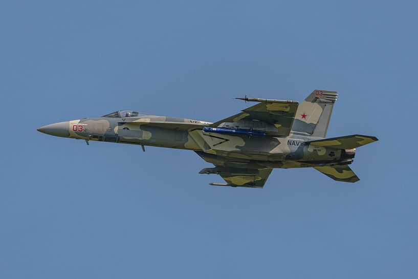 Décollage du Boeing F/A-18E Super Hornet de la marine américaine. par Jaap van den Berg