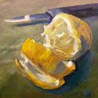 Lemon with peeler