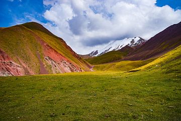 De Lenin Piek in de Alai vallei, Kirgizie van Maarten de Leeuw