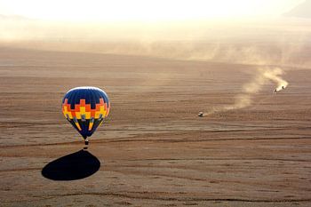 Heißluftballon in der Wüste