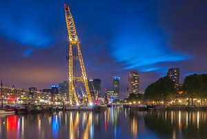 Leuvehaven Rotterdam in het blauwe uurtje. van Ilya Korzelius
