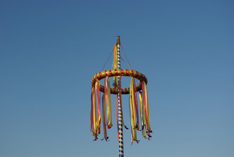 Maypole 3 by Norbert Sülzner