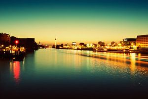 Berlin - Panorama bei Nacht: Die Spree an der East Side Gallery