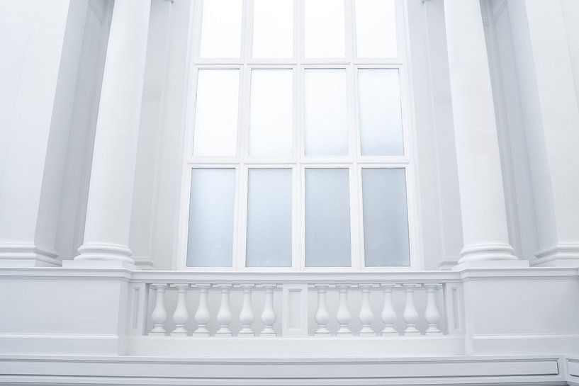 white platform by Rinske Hokwerda