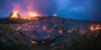 Island Geldingadalir Vulkanausbruch Panorama zur Blauen Stunde von Jean Claude Castor Miniaturansicht