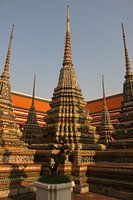 Een groep stoepa's bij Phra Chedi Rai in Wat Pho tempel, Bangkok Een groep stoepa's bij Phra Chedi R