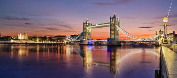 Towerbridge met toren in Londen van Thomas Rieger