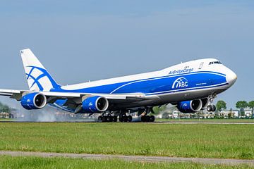Atterrissage du Boeing 747-8 d'AirBridgeCargo sur Polderbaan. sur Jaap van den Berg