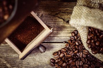 Moulin à café et grains de café
