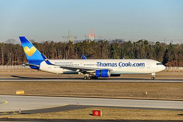 Landung der Thomas Cook Boeing 767-300 (G-TCCB). von Jaap van den Berg