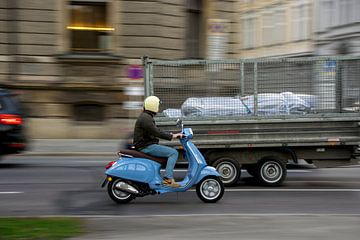 Rollerfahrer in München von Stefan Heesch