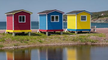 Gekleurde Strandhuisjes bij Cavendish Newfoundland van Menno Schaefer