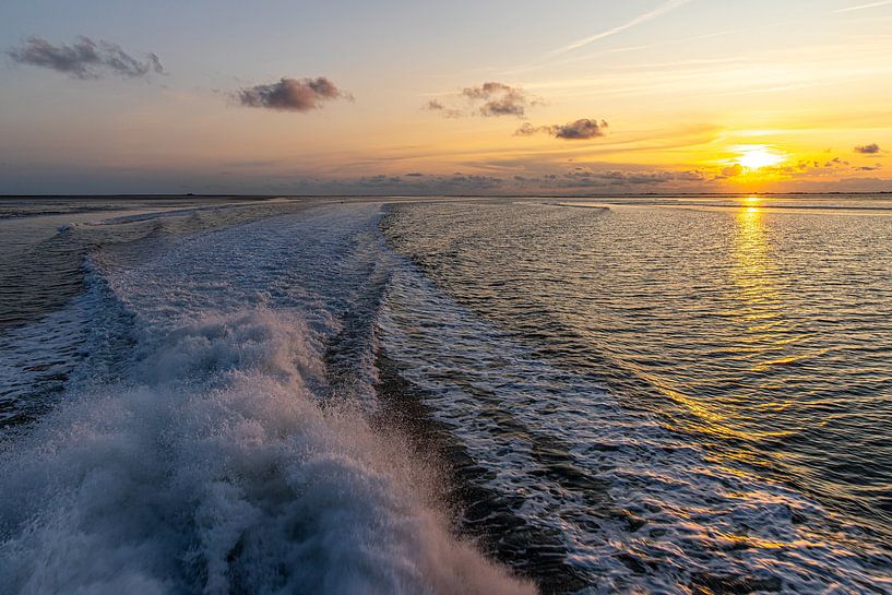 Zonsondergang in de Waddenzee bij Pellworm van Alexander Wolff