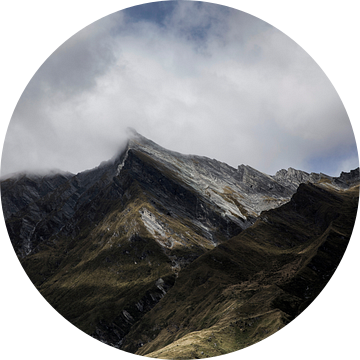 Bergtoppen in de wolken - Nieuw Zeeland van WvH