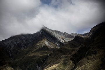 Bergtoppen in de wolken - Nieuw Zeeland