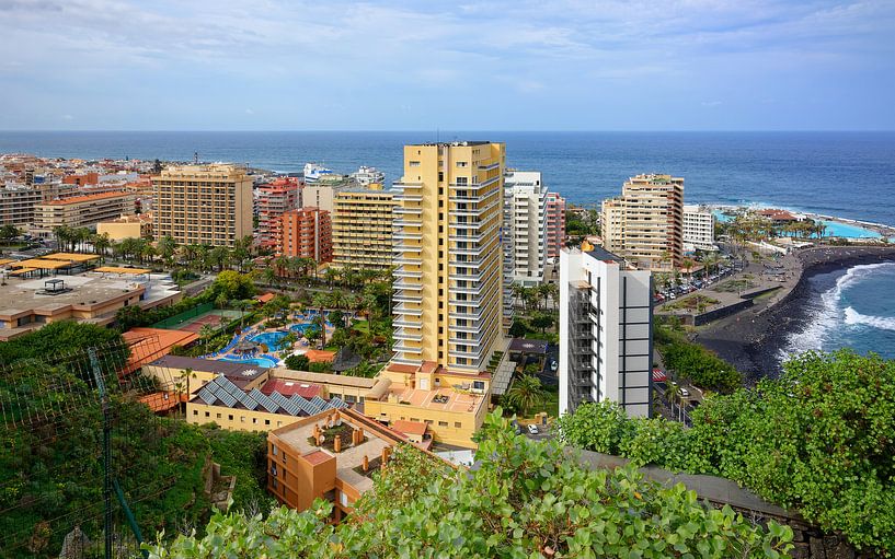 Blick auf Puerto de la Cruz von Gisela Scheffbuch