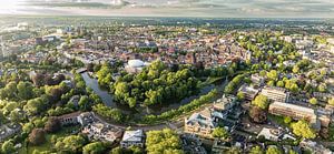 Frühlingshafter Sonnenuntergang in Zwolle von oben