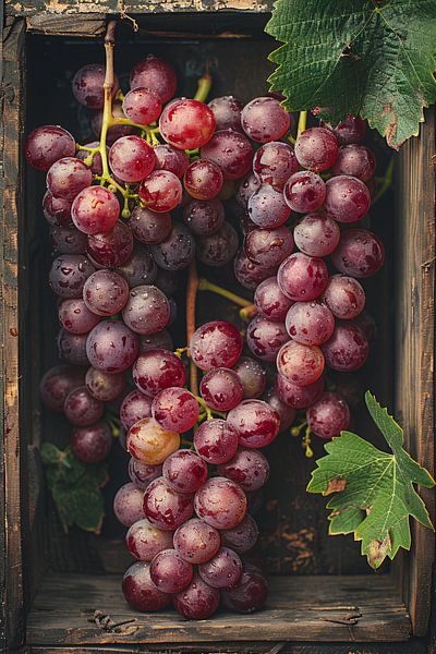 Récolte abondante de raisins rouges dans une caisse en bois par Art & Soul Creations