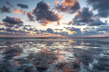 Reflection on the beach van Eddy Reynecke