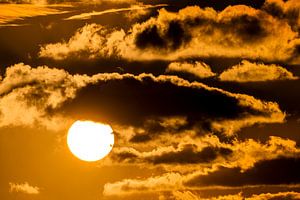 Sonne hinter den Wolken