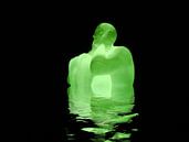 Leuchtende Skulpture mit Wasserspiegelung by Roswitha Lorz thumbnail