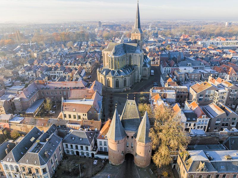 Kampen stadsgezicht met de Bovenkerk en Koornmarktspoort van Sjoerd van der Wal Fotografie