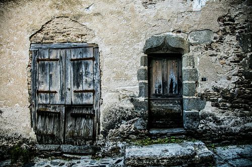 what's behind that door?4