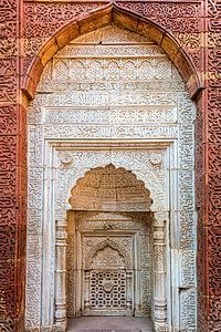 Delhi - doorkijkje in de Qutb Minar doorkijkje van Theo Molenaar