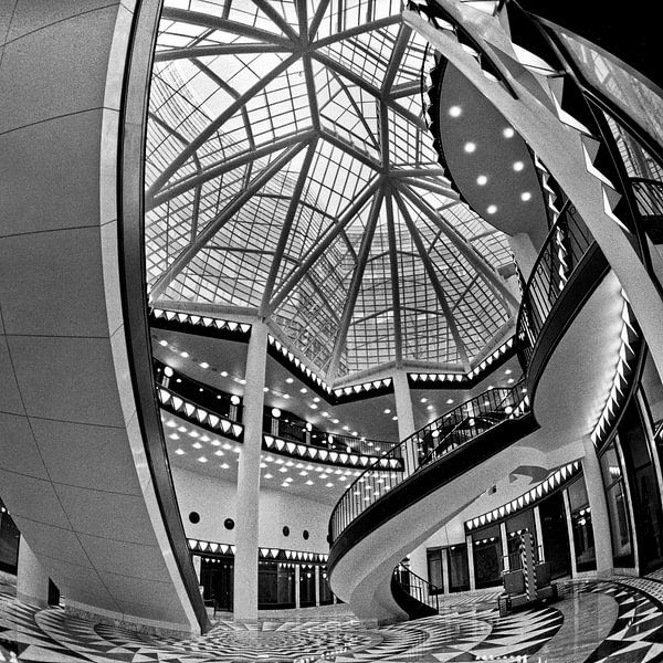 Moderne warenhuizen' in hartje Berlijn van Silva Wischeropp