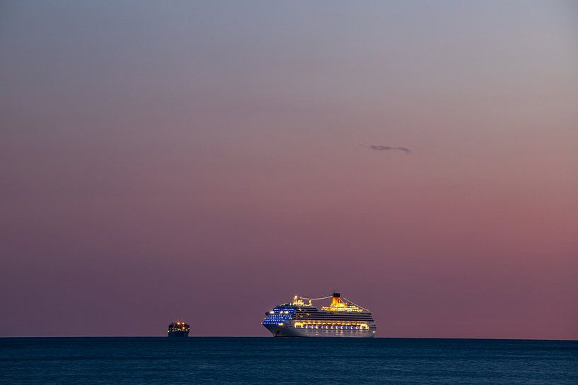 Kreuzfahrtschiff in der Bucht von Lerici, Italien von Winne Köhn
