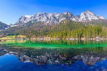 Beau reflet à Hintersee à Ramsau près de Berchtesgaden