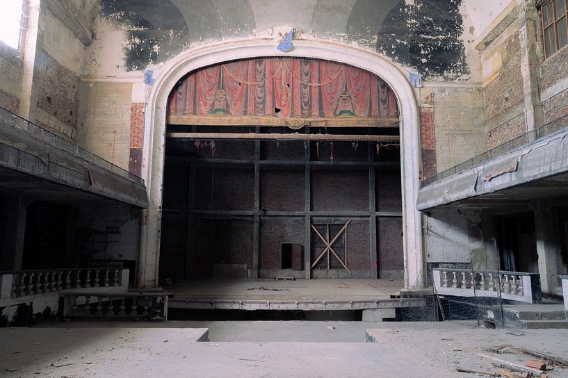 Verlaten theater van Tim Vlielander