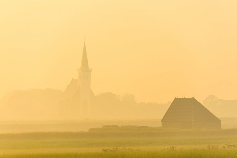 Kirche von Den Hoorn auf einem Sommermorgen von Arjan Keers