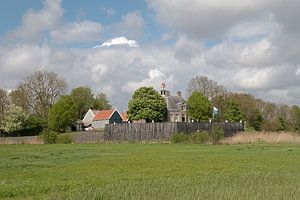 Die ehemalige Insel Schokland. Holland mit schönen Frühlingswolken und blauem Himmel, das Forma von W J Kok