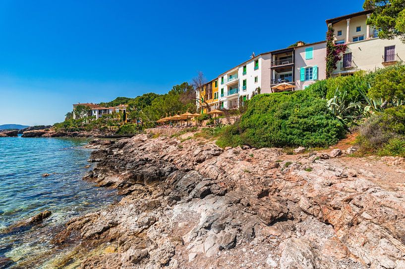 Kustlijn zicht van Calvia, mooie kust op Mallorca van Alex Winter