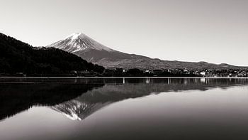 Mirror of Eternity