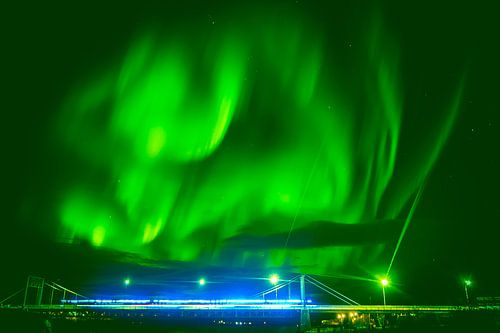 Nordlichter über der Brücke in Sellfoss