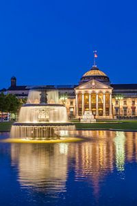 Kurhaus Wiesbaden dans la soirée sur Werner Dieterich