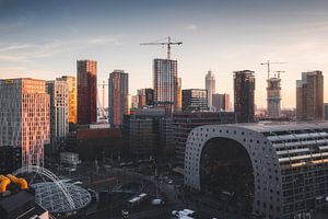 De Markthal met strijklicht